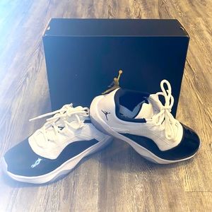 Air Jordan 11 CMFT LOW 🖤